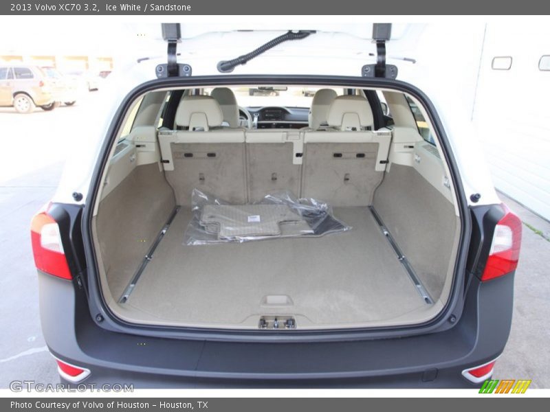  2013 XC70 3.2 Trunk