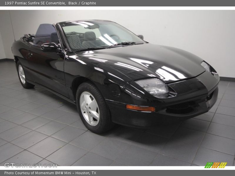 Front 3/4 View of 1997 Sunfire SE Convertible