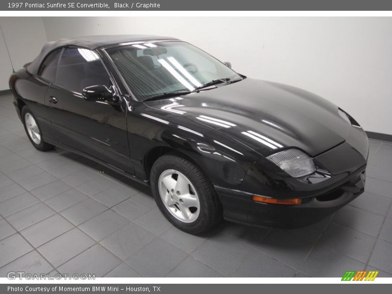 Front 3/4 View of 1997 Sunfire SE Convertible