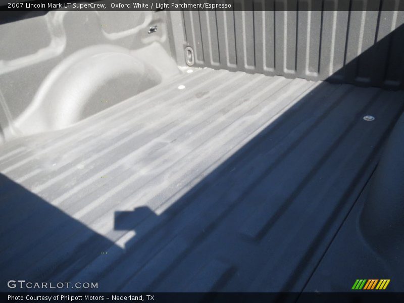 Oxford White / Light Parchment/Espresso 2007 Lincoln Mark LT SuperCrew