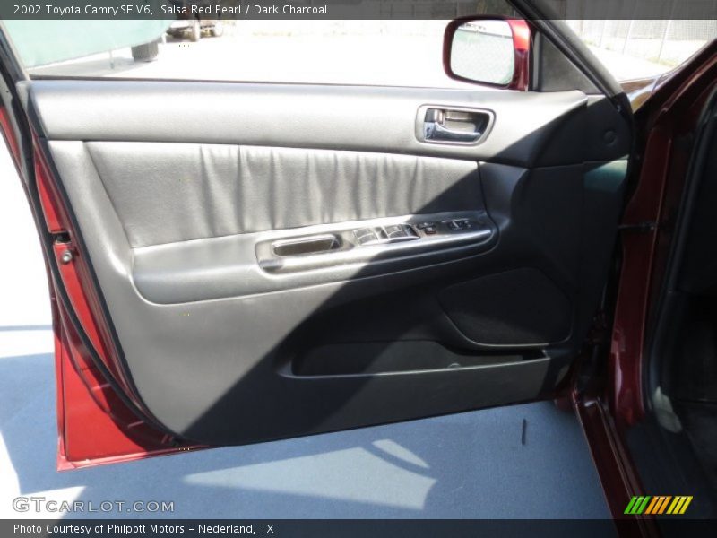 Salsa Red Pearl / Dark Charcoal 2002 Toyota Camry SE V6