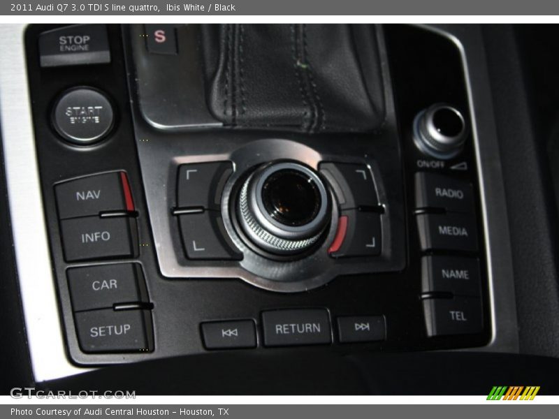 Controls of 2011 Q7 3.0 TDI S line quattro