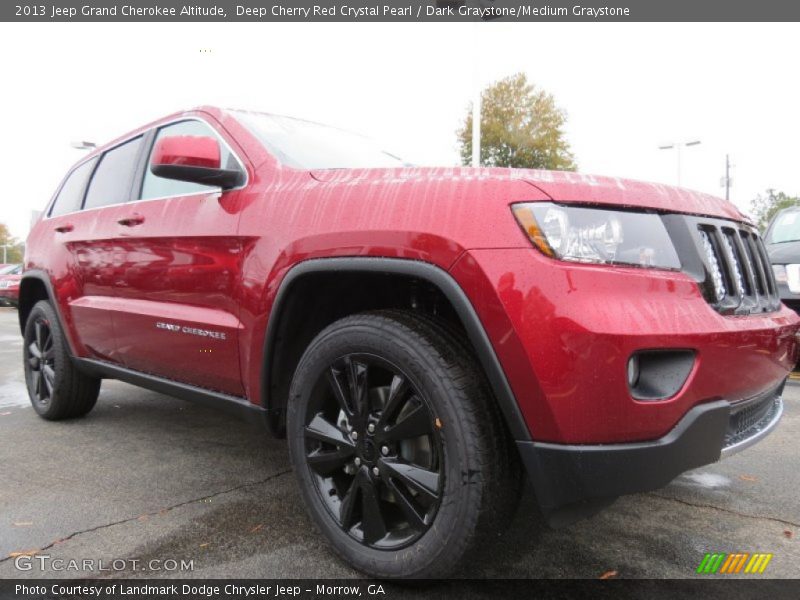 Front 3/4 View of 2013 Grand Cherokee Altitude