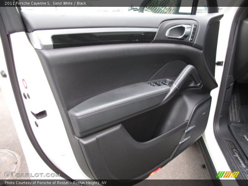 Door Panel of 2011 Cayenne S
