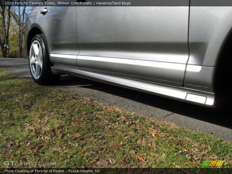 Meteor Grey Metallic / Havanna/Sand Beige 2010 Porsche Cayenne Turbo