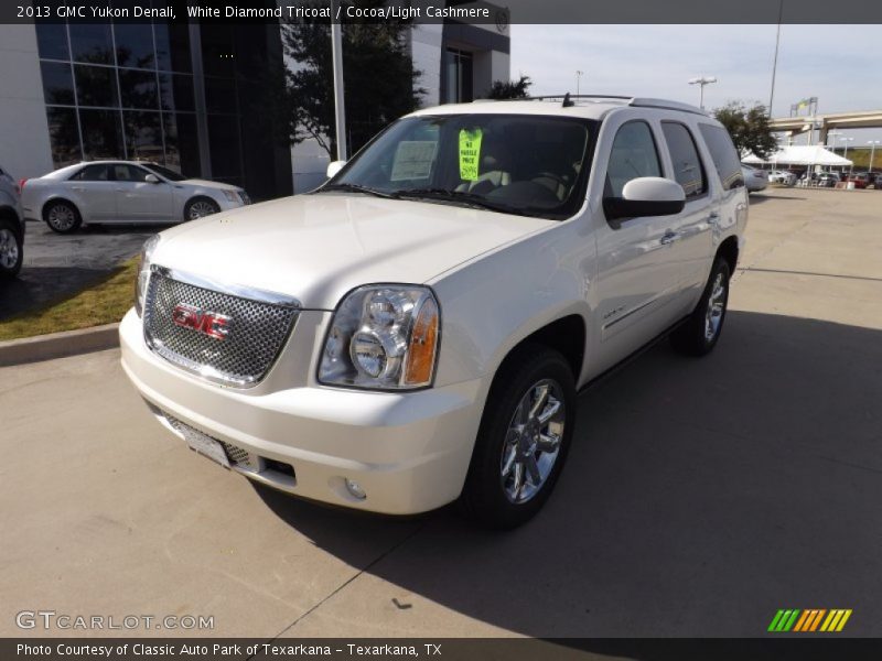 White Diamond Tricoat / Cocoa/Light Cashmere 2013 GMC Yukon Denali