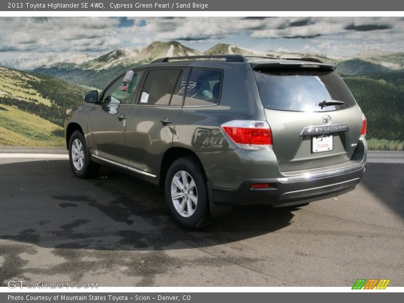 Cypress Green Pearl / Sand Beige 2013 Toyota Highlander SE 4WD