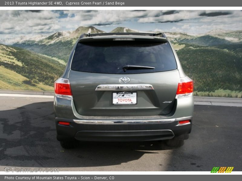 Cypress Green Pearl / Sand Beige 2013 Toyota Highlander SE 4WD