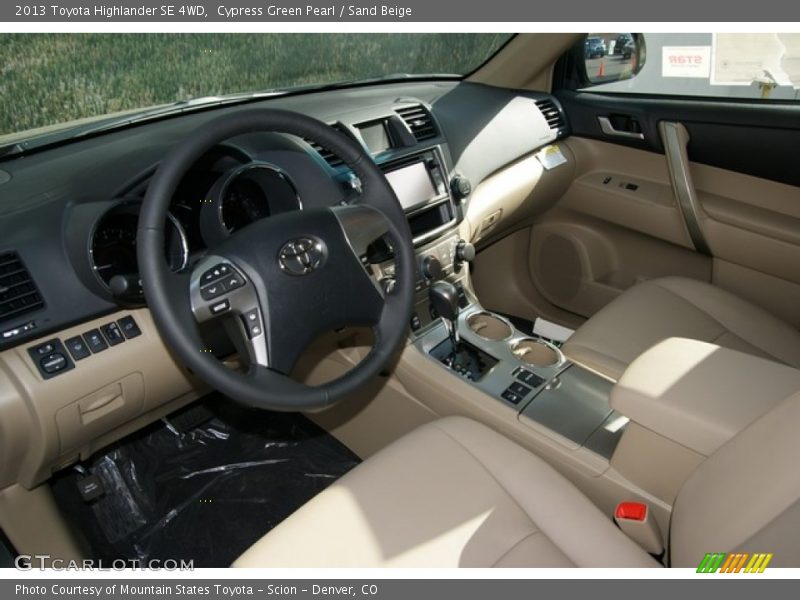 Cypress Green Pearl / Sand Beige 2013 Toyota Highlander SE 4WD