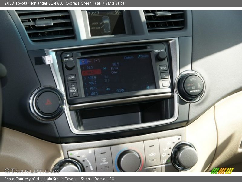 Cypress Green Pearl / Sand Beige 2013 Toyota Highlander SE 4WD