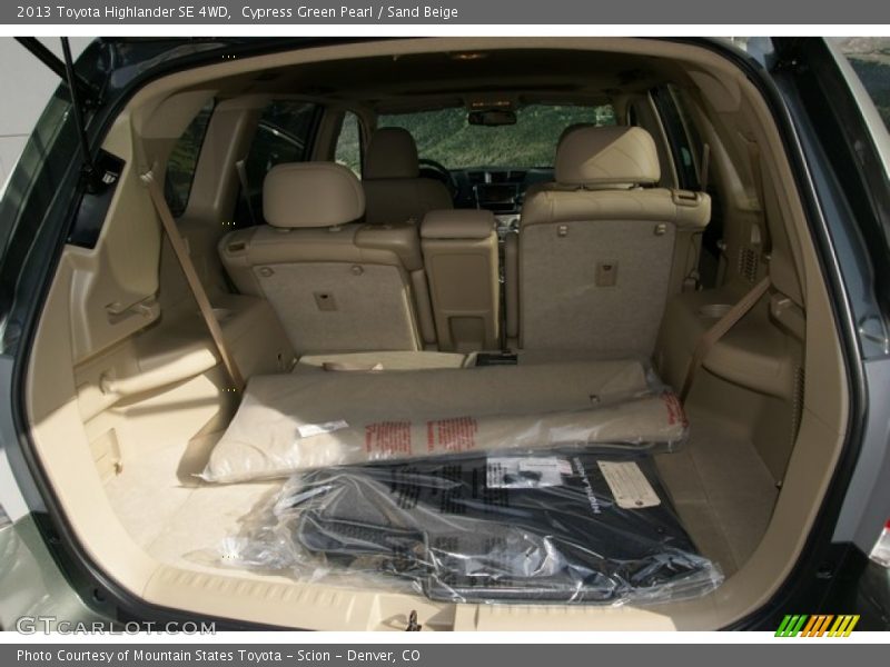 Cypress Green Pearl / Sand Beige 2013 Toyota Highlander SE 4WD