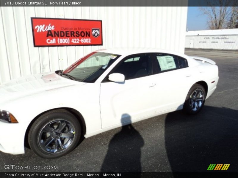Ivory Pearl / Black 2013 Dodge Charger SE