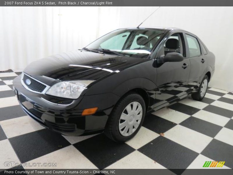Pitch Black / Charcoal/Light Flint 2007 Ford Focus ZX4 S Sedan