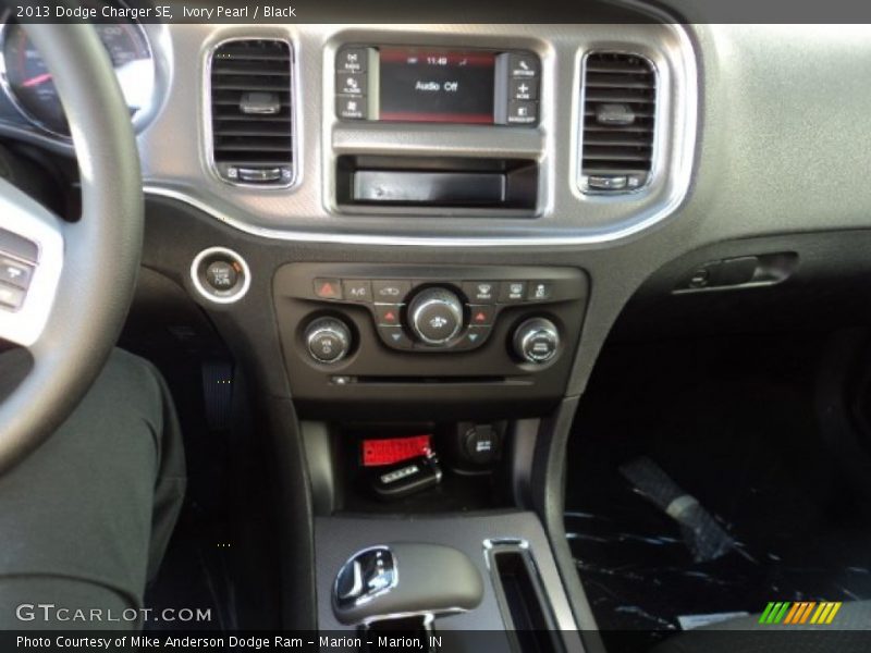 Ivory Pearl / Black 2013 Dodge Charger SE