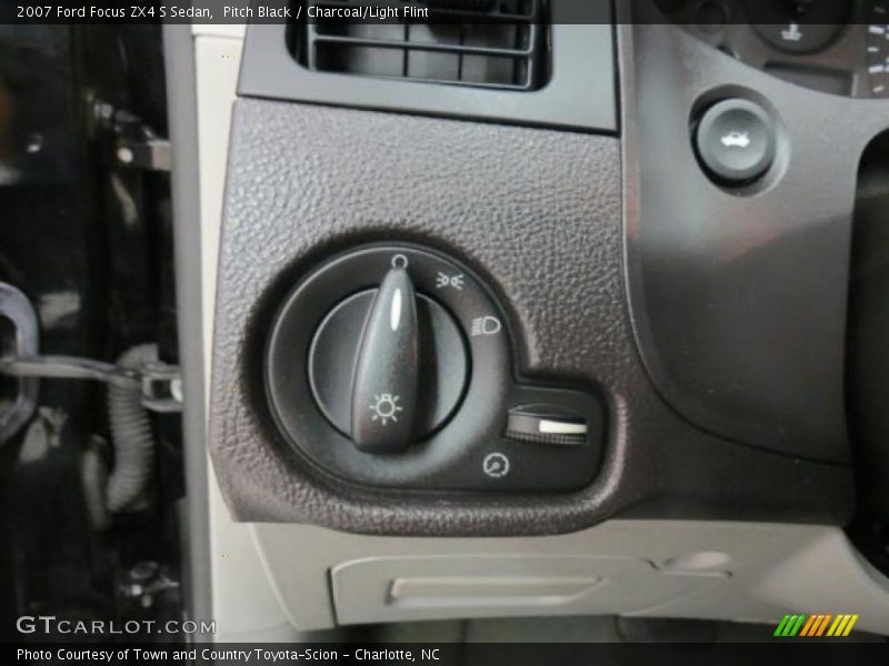 Pitch Black / Charcoal/Light Flint 2007 Ford Focus ZX4 S Sedan