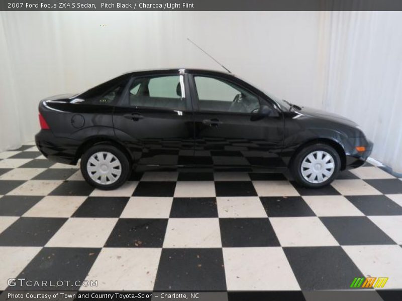 Pitch Black / Charcoal/Light Flint 2007 Ford Focus ZX4 S Sedan