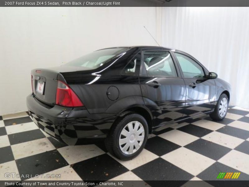Pitch Black / Charcoal/Light Flint 2007 Ford Focus ZX4 S Sedan