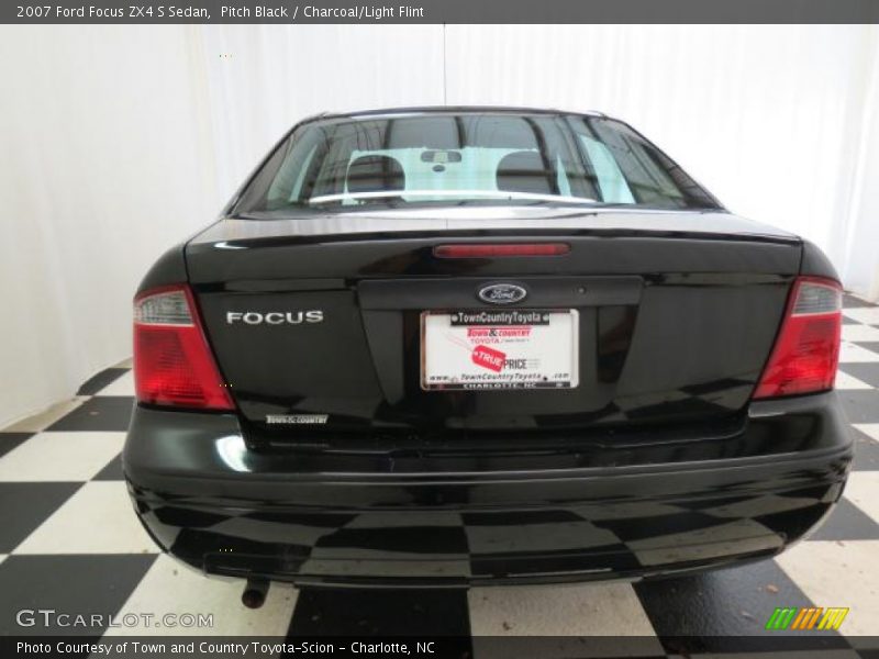 Pitch Black / Charcoal/Light Flint 2007 Ford Focus ZX4 S Sedan