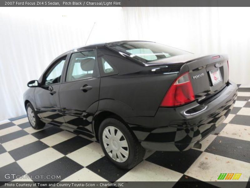 Pitch Black / Charcoal/Light Flint 2007 Ford Focus ZX4 S Sedan