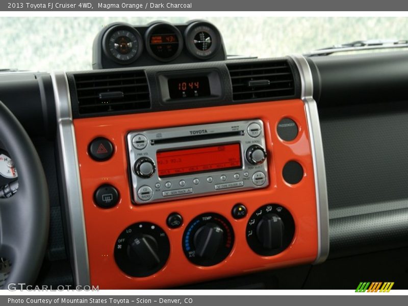 Controls of 2013 FJ Cruiser 4WD