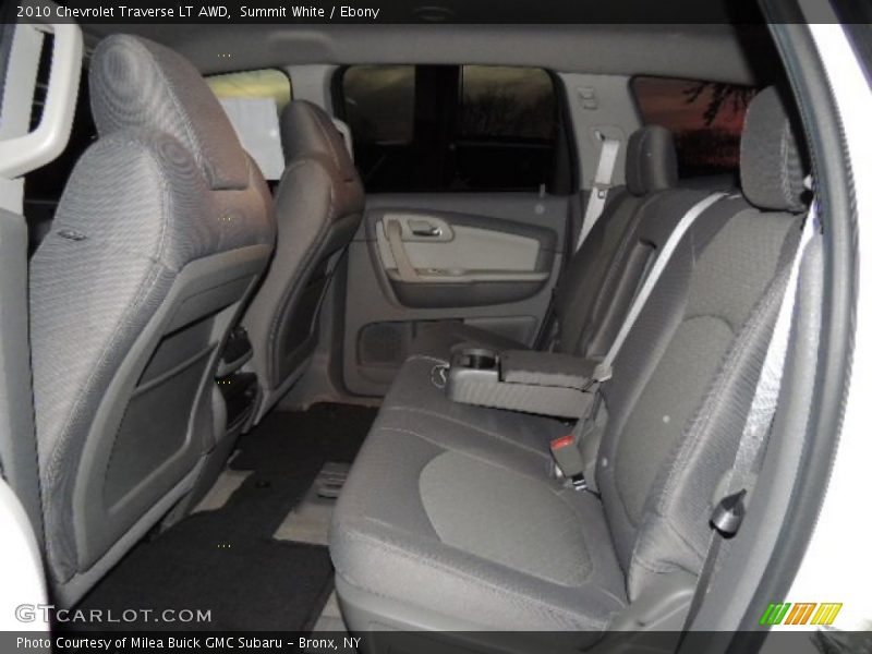 Summit White / Ebony 2010 Chevrolet Traverse LT AWD