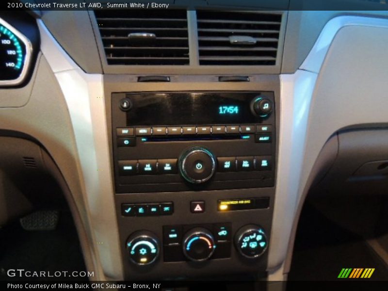 Summit White / Ebony 2010 Chevrolet Traverse LT AWD