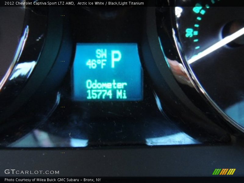 Arctic Ice White / Black/Light Titanium 2012 Chevrolet Captiva Sport LTZ AWD