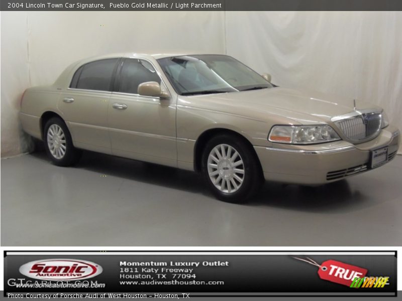 Pueblo Gold Metallic / Light Parchment 2004 Lincoln Town Car Signature