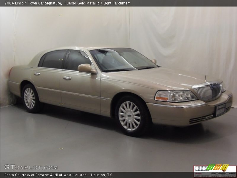 Pueblo Gold Metallic / Light Parchment 2004 Lincoln Town Car Signature