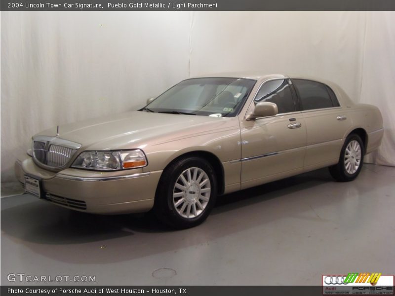 Pueblo Gold Metallic / Light Parchment 2004 Lincoln Town Car Signature