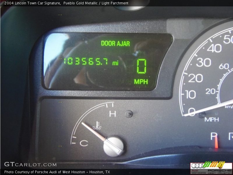 Pueblo Gold Metallic / Light Parchment 2004 Lincoln Town Car Signature