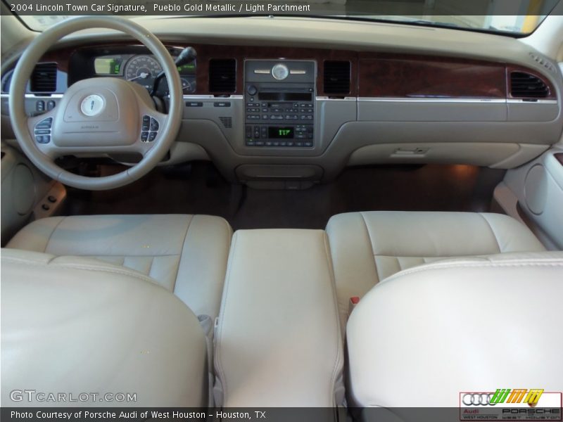 Pueblo Gold Metallic / Light Parchment 2004 Lincoln Town Car Signature