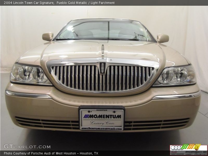 Pueblo Gold Metallic / Light Parchment 2004 Lincoln Town Car Signature