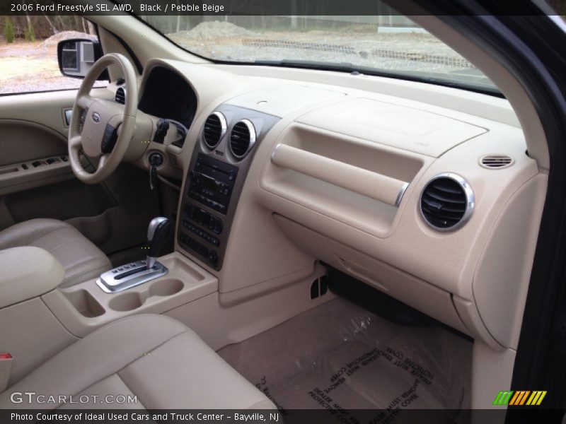 Black / Pebble Beige 2006 Ford Freestyle SEL AWD