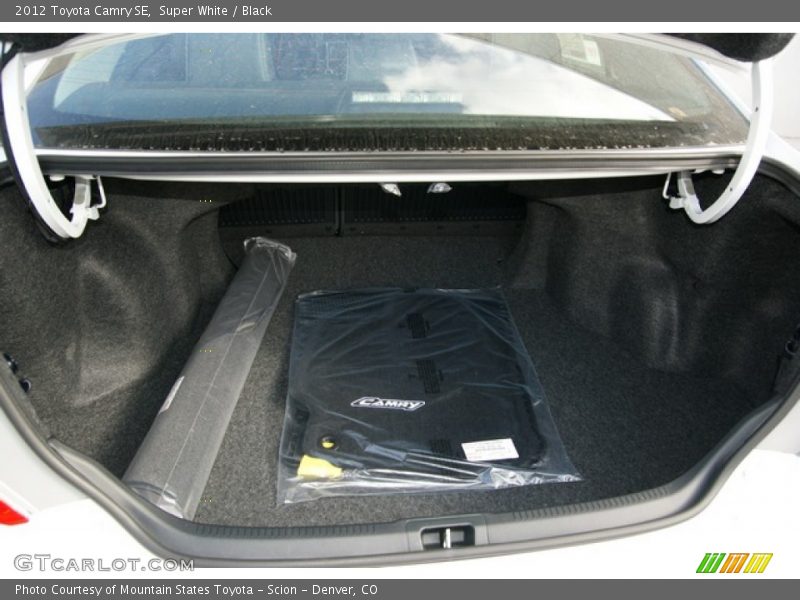 Super White / Black 2012 Toyota Camry SE