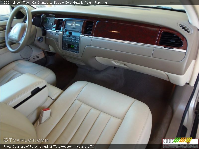 Pueblo Gold Metallic / Light Parchment 2004 Lincoln Town Car Signature