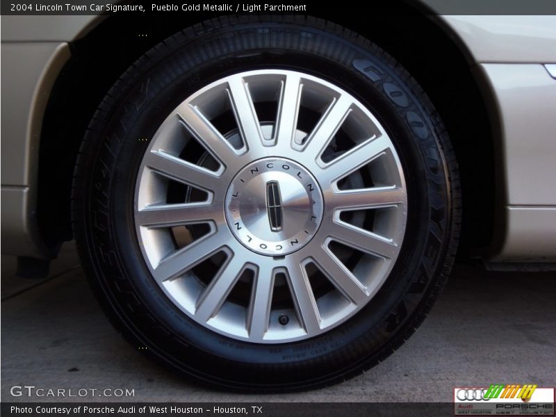 Pueblo Gold Metallic / Light Parchment 2004 Lincoln Town Car Signature