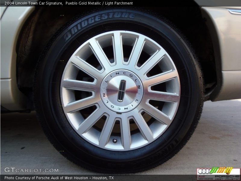 Pueblo Gold Metallic / Light Parchment 2004 Lincoln Town Car Signature