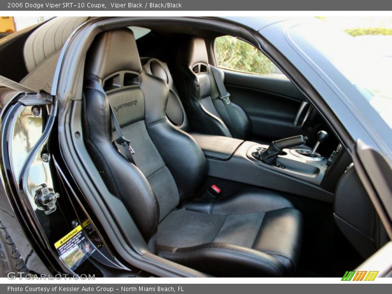 Front Seat of 2006 Viper SRT-10 Coupe