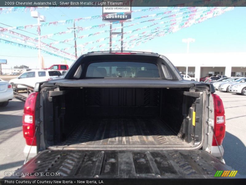 Silver Birch Metallic / Light Titanium 2009 Chevrolet Avalanche LS