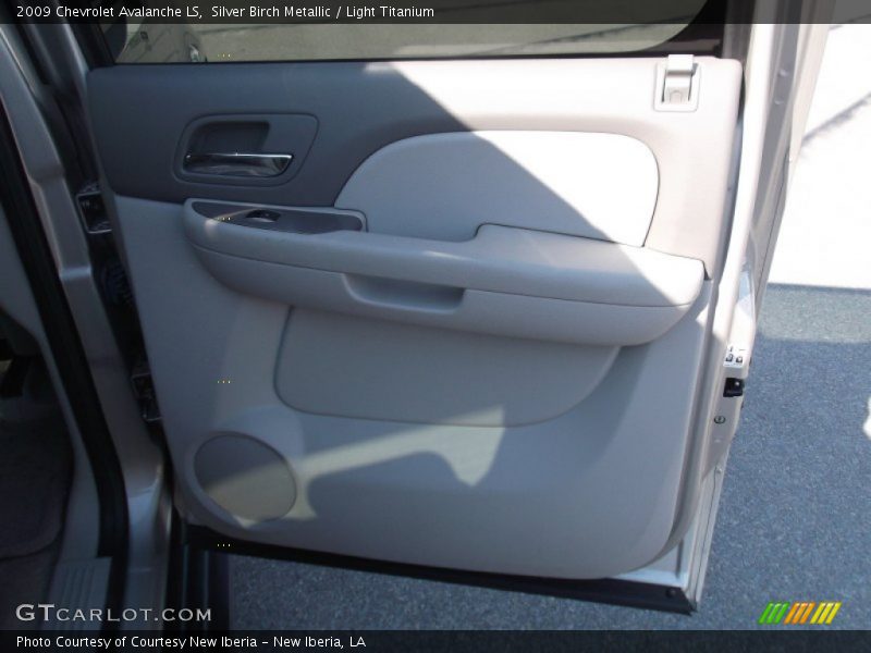 Silver Birch Metallic / Light Titanium 2009 Chevrolet Avalanche LS