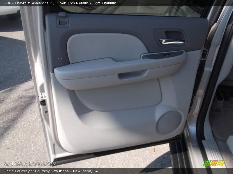 Silver Birch Metallic / Light Titanium 2009 Chevrolet Avalanche LS
