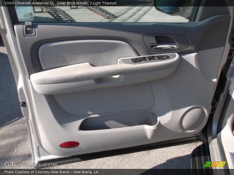 Silver Birch Metallic / Light Titanium 2009 Chevrolet Avalanche LS