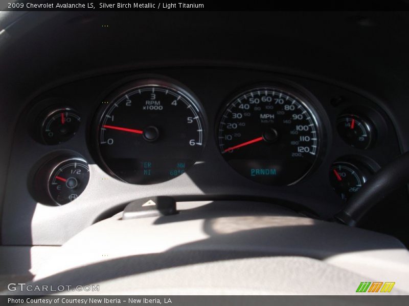 Silver Birch Metallic / Light Titanium 2009 Chevrolet Avalanche LS