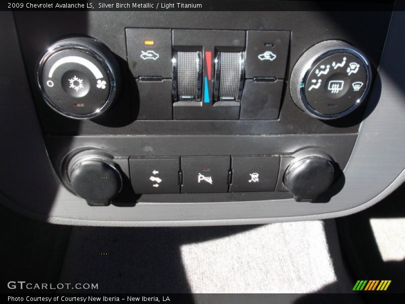 Silver Birch Metallic / Light Titanium 2009 Chevrolet Avalanche LS