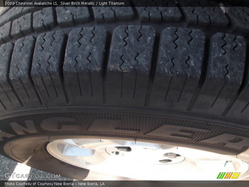 Silver Birch Metallic / Light Titanium 2009 Chevrolet Avalanche LS