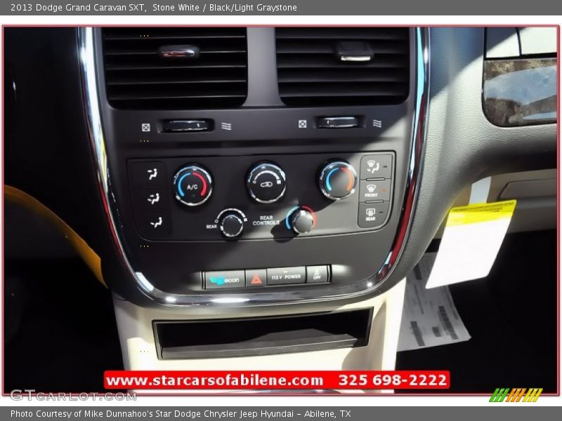 Stone White / Black/Light Graystone 2013 Dodge Grand Caravan SXT