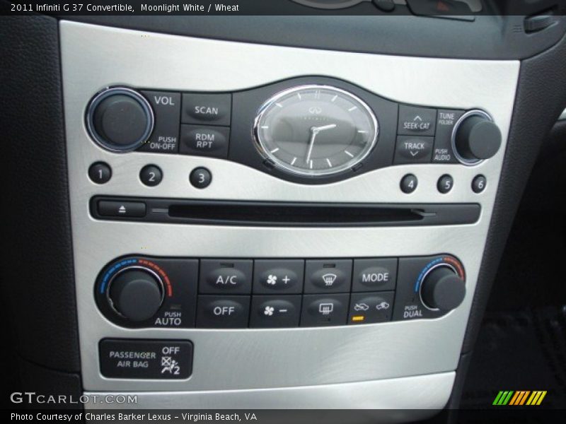 Controls of 2011 G 37 Convertible