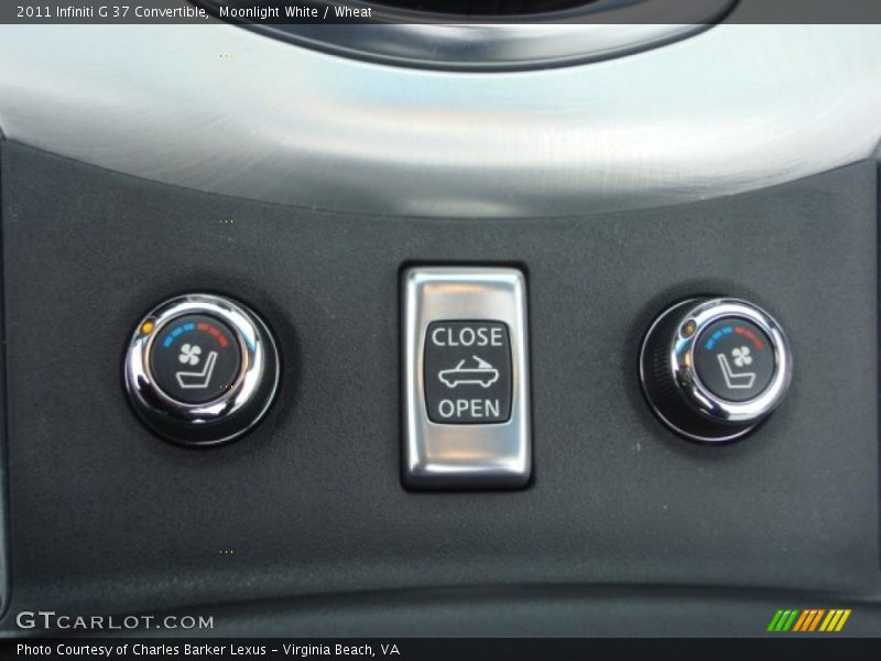 Controls of 2011 G 37 Convertible