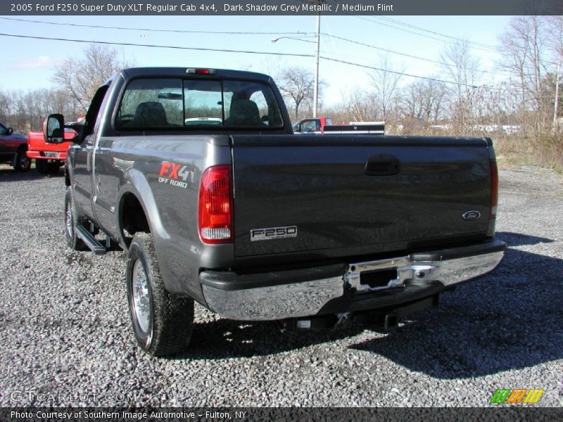Dark Shadow Grey Metallic / Medium Flint 2005 Ford F250 Super Duty XLT Regular Cab 4x4